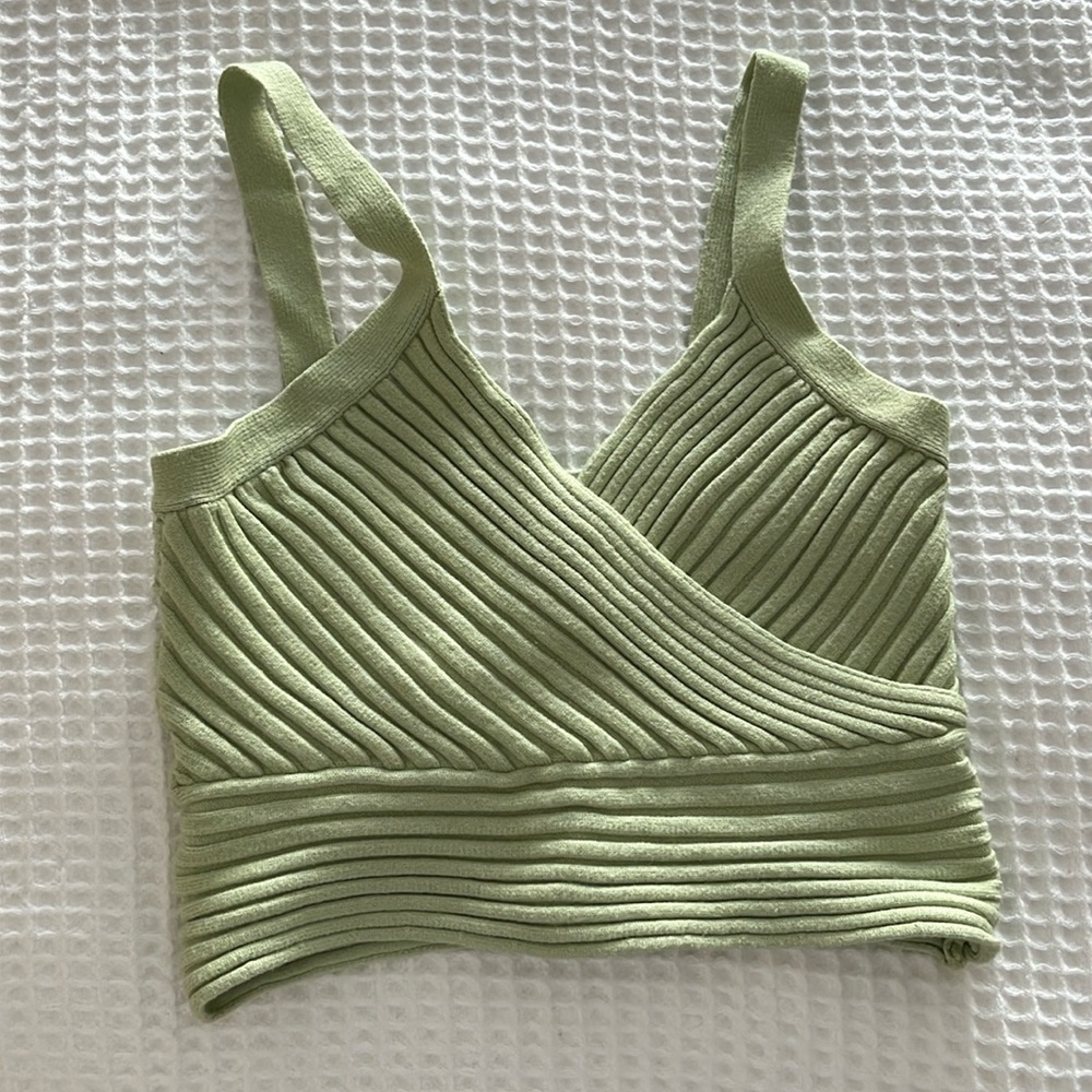 Green knot wrap crop tank
